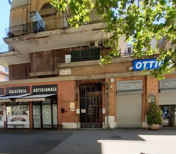 LOCALE DEPOSITO/MAGAZZINO. Dati catastali [N.C.E.U.]: cat. C2, fg. 403, part. 16, sub. 540. Sup. catastale mq 12. Piena proprietà lotto libero.