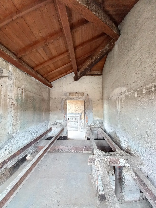 LOCALE DEPOSITO/MAGAZZINO. Dati catastali [N.C.E.U.]: cat. C2, fg. 536, part. 4, sub. 517. Sup. catastale mq 13. Piena proprietà lotto libero.