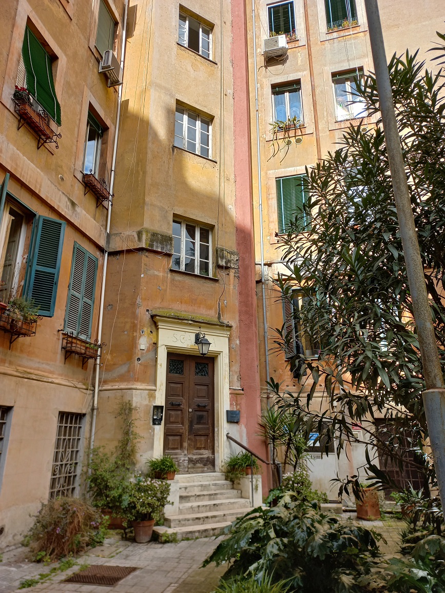 LOCALE DEPOSITO/MAGAZZINO. Dati catastali [N.C.E.U.]: cat. C2, fg. 536, part. 1, sub. 509. Sup. catastale mq 20. Piena proprietà lotto libero.