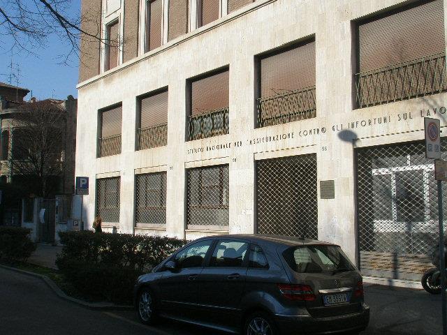 ufficio pubblico. Mq 2584. Identificativi catastali F. 381 MAPP. 515/665/670 SUB 60/8/3. Libero. Proprietà
