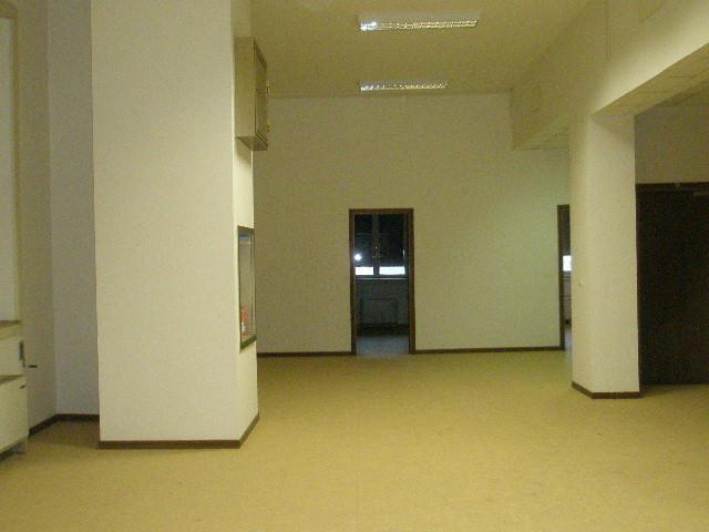 ufficio pubblico. Mq 2584. Identificativi catastali F. 381 MAPP. 515/665/670 SUB 60/8/3. Libero. Proprietà
