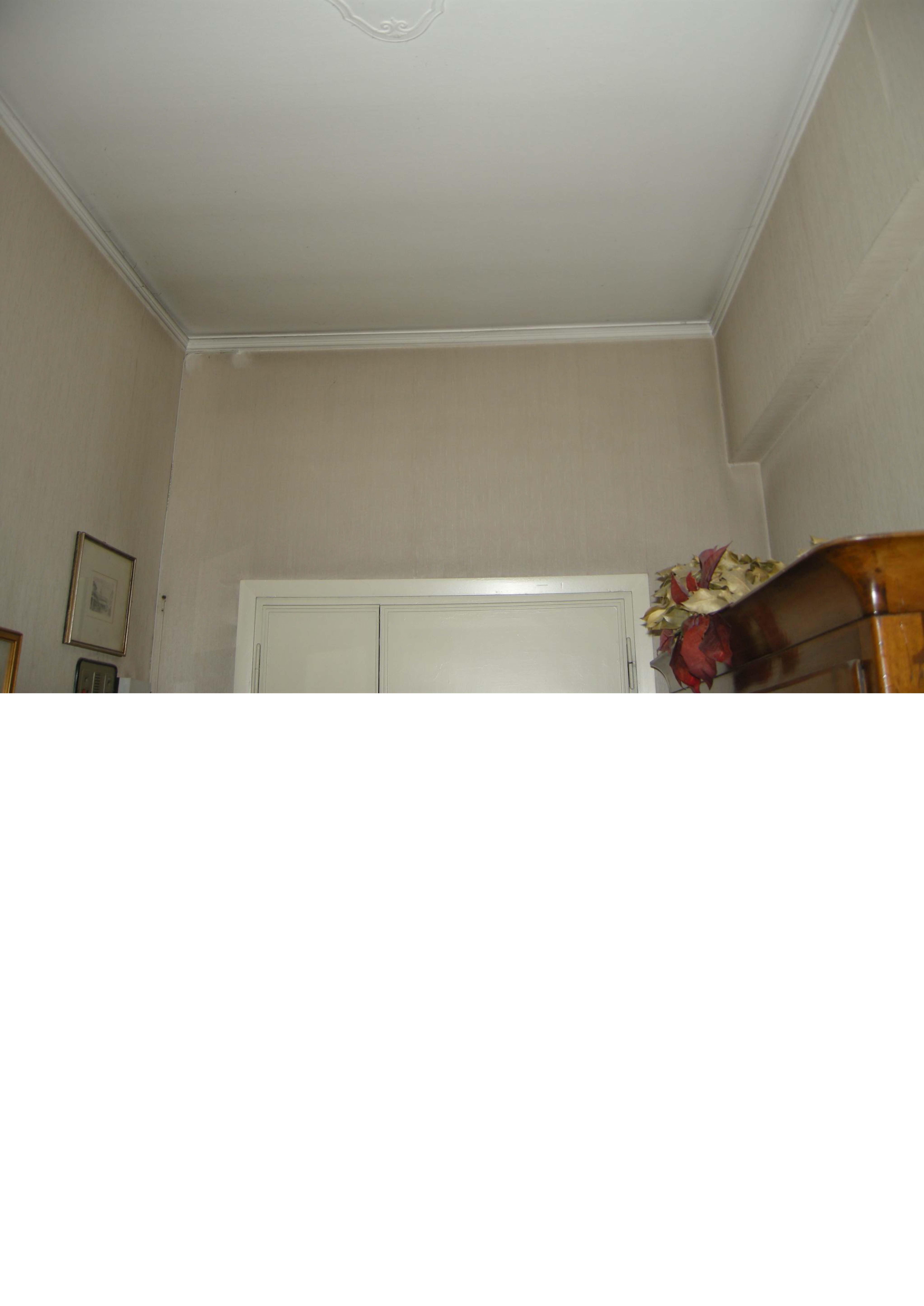 appartamento 6 locali +servizi doppi + soffitta pertinenziale + 1 box pertinenziale. Mq 142. Identificativi catastali F.135 Mapp.168 Sub 10 e F.135 Mapp.168 Sub 30. Libero. Piena Proprietà