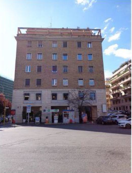 appartamento 3 locali + servizi semplici + 1 cantina soffitta. Mq 71. Identificativi catastali F.538 Mapp.32 Sub. 521 . Occupato Con Contratto Di Locazione Scaduto. Piena Proprieta'