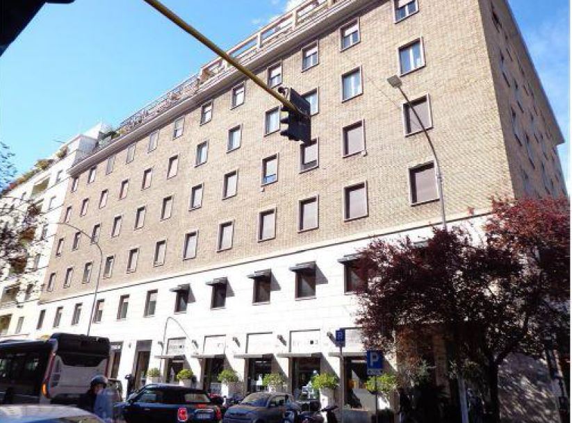 appartamento 3 locali + servizi semplici + 1 cantina soffitta. Mq 71. Identificativi catastali F.538 Mapp.32 Sub. 521 . Occupato Con Contratto Di Locazione Scaduto. Piena Proprieta'