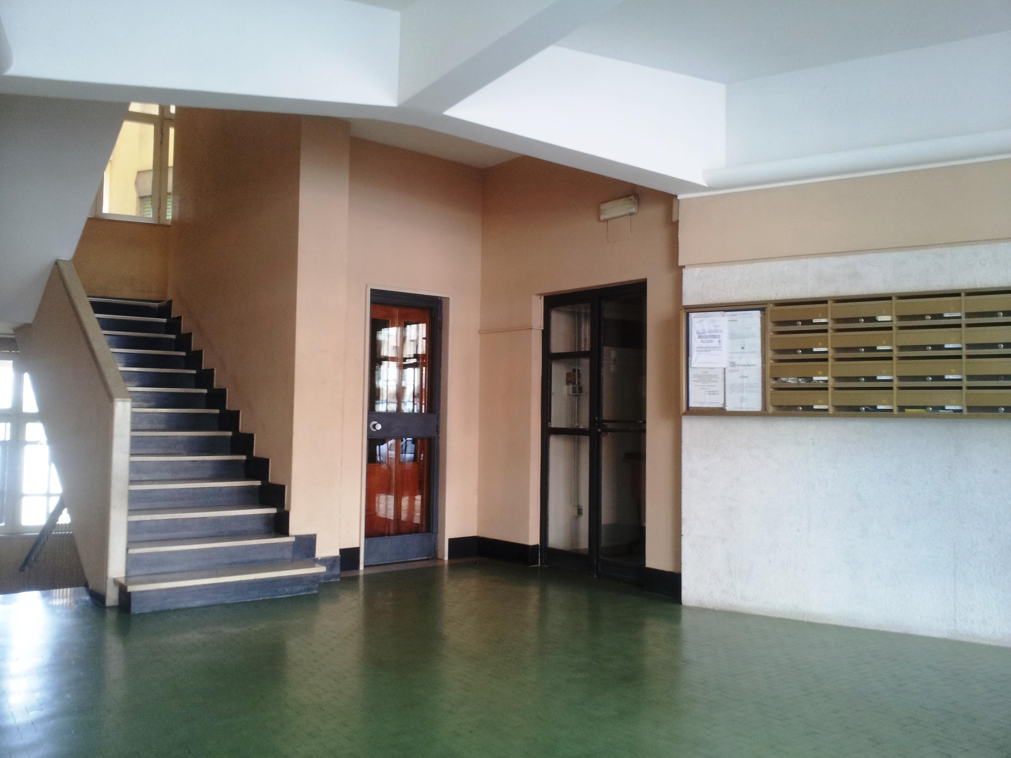 appartamento 2 locali + a.c.+servizi semplici + 1 cantina soffitta pertinenziale. Mq 50. Identificativi catastali F.815 Mapp. 77 Sub 510. Occupato Con Contratto Di Locazione Scaduto. Piena Proprieta'