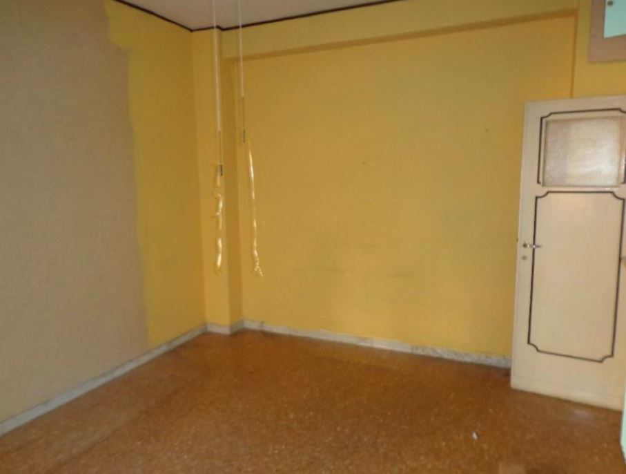 appartamento 2 locali + servizi semplici. Mq 55. Identificativi catastali F.956 Mapp.273 Sub 55. Occupazione Abusiva. Piena Proprieta'
