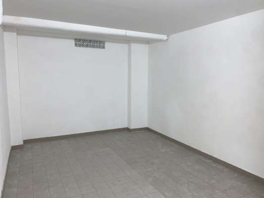 Abitazione in Ciampino (Roma) Via Mura Dei Francesi 195 (scala Pal. 12, piano terra, interno 3). Composto da: ingresso, corridoio, soggiorno, 2 camere, cucina e bagno + area scoperta posto auto scoperto cantina. Identificativi [N.C.E.U.] Categoria Catastale A2 foglio 8 part. 514 sub. 3 (compresa area scoperta ad uso esclusivo), con cantina ad uso esclusivo al foglio 8 part. 514 sub. 16 e posto auto scoperto ad uso esclusivo al foglio 8 part. 1383 sub. 4. Mq 109. Libero. Piena proprietà