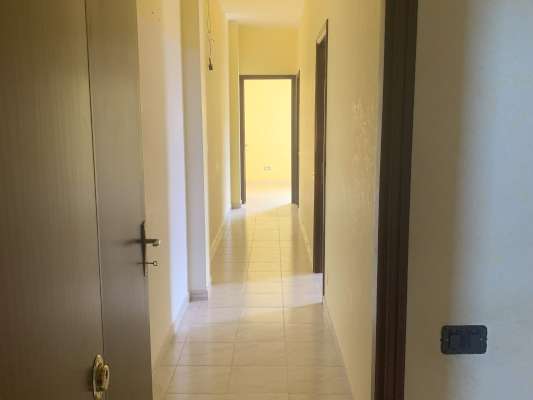 Abitazione in Ciampino (Roma) Via Mura Dei Francesi 195 (scala Pal. 27, piano secondo, interno 9). Composto da: ingresso, corridoio, disimpegno, 4 camere, cucina, bagno, ripostiglio e 2 terrazzi + Cantina posto auto scoperto. Identificativi [N.C.E.U.] Categoria Catastale A2 foglio 8 part. 526 sub. 9, con posto auto scoperto ad uso esclusivo al foglio 8 part. 1386 sub. 7 e cantina ad uso esclusivo al foglio 8 part. 526 sub. 512. Mq 109. Libero. Piena proprietà