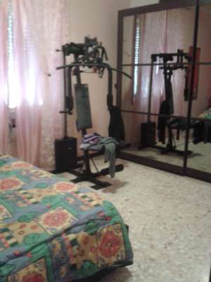 Abitazione in Civitavecchia (Roma) Via Antonio Da Sangallo 19 (scala D, piano terra, interno 1). Composto da: ingresso, disimpegno, 3 camere, cucina, bagno e ripostiglio + cantina posto auto scoperto deposito comune. Identificativi [N.C.E.U.] Categoria Catastale A2 foglio 19 part. 289 sub. 130, con cantina ad uso esclusivo al foglio 19 part. 289 sub. 116, posto auto scoperto ad uso esclusivo al foglio 19 part. 289 sub. 180 e deposito ad uso comune (millesimi di proprietà 66,67) al foglio 19 part. 289 sub. 195.. Mq 92. Libero. Piena proprietà