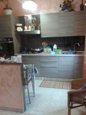 Abitazione in Civitavecchia (Roma) Via Antonio Da Sangallo 19 (scala D, piano terra, interno 1). Composto da: ingresso, disimpegno, 3 camere, cucina, bagno e ripostiglio + cantina posto auto scoperto deposito comune. Identificativi [N.C.E.U.] Categoria Catastale A2 foglio 19 part. 289 sub. 130, con cantina ad uso esclusivo al foglio 19 part. 289 sub. 116, posto auto scoperto ad uso esclusivo al foglio 19 part. 289 sub. 180 e deposito ad uso comune (millesimi di proprietà 66,67) al foglio 19 part. 289 sub. 195.. Mq 92. Libero. Piena proprietà