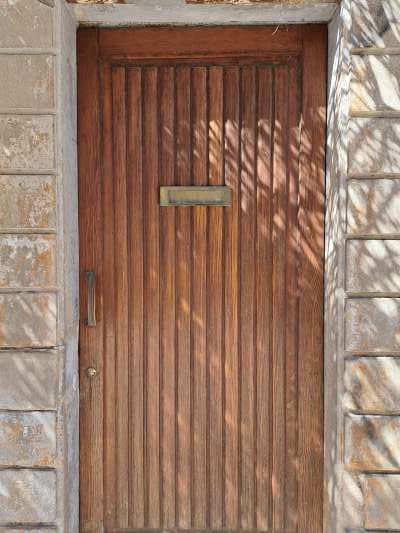 Abitazione in Firenze (Firenze) Via Dei Marignolli 65/B (scala 1, piano primo, interno 2). Composto da: Ingresso, disimpegno, soggiorno, 4 camere, cucina, bagno e ripostiglio + cantina. Identificativi [N.C.E.U.] Categoria Catastale A3 foglio 43 part. 48 sub. 510 (compresa cantina). Mq 182. Libero. Piena proprietà