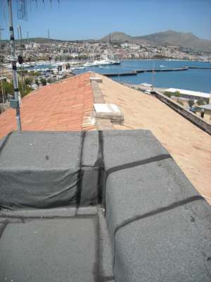 Abitazione in Gaeta (Latina) Via Annunziata 4 (piano primo). Composto da: disimpegno, cucina, 2 camere, bagno, ripostiglio Identificativi [N.C.E.U.] Categoria Catastale A4 foglio 37 part. 124 sub. 15. Mq 123. Libero. Piena proprietà
