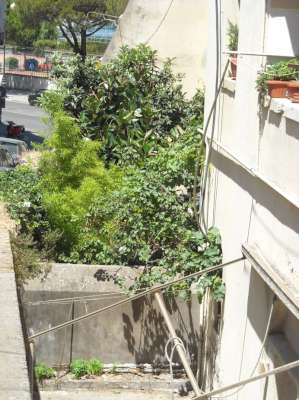 Abitazione in Gaeta (Latina) Via Annunziata 4 (piano primo). Composto da: disimpegno, cucina, 2 camere, bagno, ripostiglio Identificativi [N.C.E.U.] Categoria Catastale A4 foglio 37 part. 124 sub. 15. Mq 123. Libero. Piena proprietà