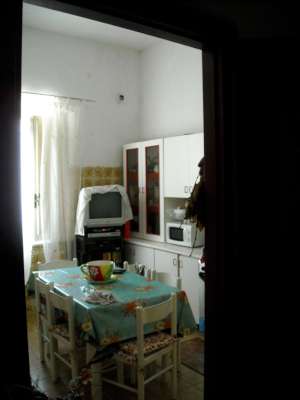 Abitazione in Gaeta (Latina) Via Della Breccia 9 (piano primo). Composto da: 3 disimpegni,3 camere, cucina, bagno, ripostiglio + posto auto scoperto 1 locale deposito ad uso esclusivo 1 locale deposito ad uso comune. Identificativi [N.C.E.U.] Categoria Catastale A4 al foglio 37 part. 54 sub. 23, con posto auto scoperto ad uso esclusivo al foglio 37 part. 54 sub. 15, deposito ad uso esclusivo al foglio 37 part. 54 sub. 3 e deposito ad uso comune (millesimi di proprietà 250) al foglio 37 part. 54 sub. 16. Mq 142. Libero. Piena proprietà