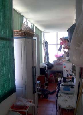 Abitazione in Roma (Roma) Via Cesareo 15 (piano quarto, interno 8). Composto da: Ingresso, corridoio, cucina, bagno, 4 camere, veranda e ampio terrazzo + cantina. Identificativi [N.C.E.U.] Categoria Catastale A2 foglio 274 part. 251 sub. 501 (compresa cantina ad uso esclusivo). Mq 131. Libero. Piena proprietà