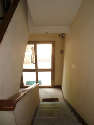 Abitazione in Roma (Roma) Viale Delle Medaglie D'Oro 84-86 (piano terzo, interno 8). Composto da: Corridoio, cucina, bagno, 3 camere, balcone + posto auto scoperto. Identificativi [N.C.E.U.] Categoria Catastale A2 foglio 368 part. 3980 sub. 8, posto auto scoperto ad uso esclusivo al foglio 368 part. 3980 sub. 19. Mq 78. Libero. Piena proprietà