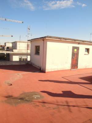 Abitazione in Roma (Roma) Via Tommaso Pendola 7 (scala A, piano secondo, interno 7). Composto da: Disimpegno, 4 camere, cucina, bagno, 2 balconi + Cantina. Identificativi [N.C.E.U.] Categoria Catastale A2 foglio 360 part. 2858 sub. 7 (compreso cantina ad uso esclusivo). Mq 113. Libero. Piena proprietà