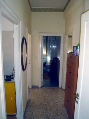 Abitazione in Roma (Roma) Via Tommaso Pendola 7 (scala A, piano secondo, interno 7). Composto da: Disimpegno, 4 camere, cucina, bagno, 2 balconi + Cantina. Identificativi [N.C.E.U.] Categoria Catastale A2 foglio 360 part. 2858 sub. 7 (compreso cantina ad uso esclusivo). Mq 113. Libero. Piena proprietà