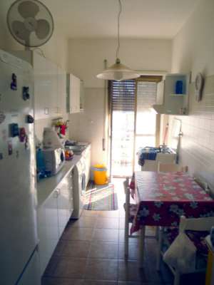 Abitazione in Roma (Roma) Via Tommaso Pendola 7 (scala A, piano secondo, interno 7). Composto da: Disimpegno, 4 camere, cucina, bagno, 2 balconi + Cantina. Identificativi [N.C.E.U.] Categoria Catastale A2 foglio 360 part. 2858 sub. 7 (compreso cantina ad uso esclusivo). Mq 113. Libero. Piena proprietà