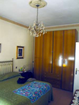 Abitazione in Roma (Roma) Via Tommaso Pendola 7 (scala A, piano secondo, interno 7). Composto da: Disimpegno, 4 camere, cucina, bagno, 2 balconi + Cantina. Identificativi [N.C.E.U.] Categoria Catastale A2 foglio 360 part. 2858 sub. 7 (compreso cantina ad uso esclusivo). Mq 113. Libero. Piena proprietà