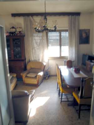 Abitazione in Roma (Roma) Via Tommaso Pendola 7 (scala A, piano quarto, interno 12). Composto da: Disimpegno, cucina, soggiorno, bagno, camera, balcone e ampio terrazzo + Cantina e soffitta. Identificativi [N.C.E.U.] Categoria Catastale A2 foglio 360 part. 2858 sub. 12 (compreso deposito sottotetto e cantina).. Mq 82. Libero. Piena proprietà