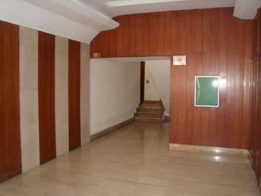 Abitazione in Roma (Roma) Via Roccagorga 15 (scala A, piano quinto, interno 14). Composto da: Ingresso, cucina, corridoio, bagno, 3 camere, 2 balconi Identificativi [N.C.E.U.] Categoria Catastale A2 foglio 909 part. 1994 sub. 558. Mq 117. Libero. Piena proprietà