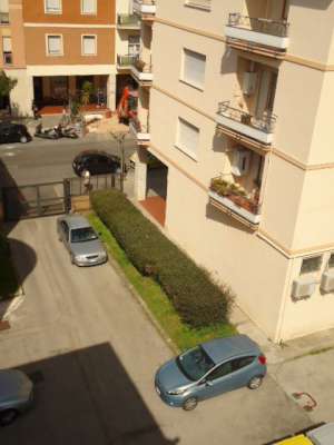 Abitazione in Sabaudia (Latina) Corso Vittorio Emanuele Iii 67D (piano secondo, interno 17). Composto da: Ingresso, disimpegno, 3 camere, cucina, WC e ripostiglio + Locale di deposito (250 millesimi di proprietà) posto auto coperto. Identificativi [N.C.E.U.] Categoria Catastale A3 foglio 109 part. 44 sub. 36, con posto auto coperto ad uso esclusivo al foglio 109 part. 44 sub. 60 e deposito ad uso comune (millesimi di proprietà 250) al foglio 109 part. 44 sub. 47.. Mq 104. Libero. Piena proprietà