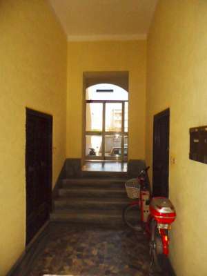 Abitazione in Sabaudia (Latina) Corso Vittorio Emanuele Iii 67D (piano secondo, interno 17). Composto da: Ingresso, disimpegno, 3 camere, cucina, WC e ripostiglio + Locale di deposito (250 millesimi di proprietà) posto auto coperto. Identificativi [N.C.E.U.] Categoria Catastale A3 foglio 109 part. 44 sub. 36, con posto auto coperto ad uso esclusivo al foglio 109 part. 44 sub. 60 e deposito ad uso comune (millesimi di proprietà 250) al foglio 109 part. 44 sub. 47.. Mq 104. Libero. Piena proprietà
