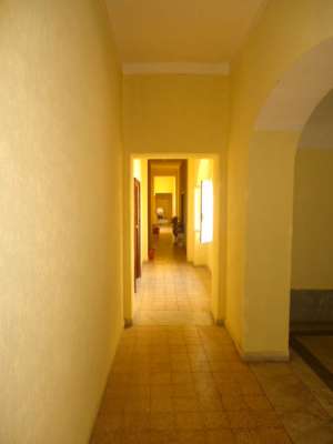 Abitazione in Sabaudia (Latina) Corso Vittorio Emanuele Iii 67D (piano secondo, interno 17). Composto da: Ingresso, disimpegno, 3 camere, cucina, WC e ripostiglio + Locale di deposito (250 millesimi di proprietà) posto auto coperto. Identificativi [N.C.E.U.] Categoria Catastale A3 foglio 109 part. 44 sub. 36, con posto auto coperto ad uso esclusivo al foglio 109 part. 44 sub. 60 e deposito ad uso comune (millesimi di proprietà 250) al foglio 109 part. 44 sub. 47.. Mq 104. Libero. Piena proprietà