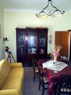 Abitazione in Sabaudia (Latina) Corso Vittorio Emanuele Iii 67D (piano secondo, interno 17). Composto da: Ingresso, disimpegno, 3 camere, cucina, WC e ripostiglio + Locale di deposito (250 millesimi di proprietà) posto auto coperto. Identificativi [N.C.E.U.] Categoria Catastale A3 foglio 109 part. 44 sub. 36, con posto auto coperto ad uso esclusivo al foglio 109 part. 44 sub. 60 e deposito ad uso comune (millesimi di proprietà 250) al foglio 109 part. 44 sub. 47.. Mq 104. Libero. Piena proprietà