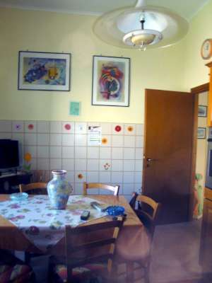 Abitazione in Sabaudia (Latina) Corso Vittorio Emanuele Iii 67D (piano secondo, interno 17). Composto da: Ingresso, disimpegno, 3 camere, cucina, WC e ripostiglio + Locale di deposito (250 millesimi di proprietà) posto auto coperto. Identificativi [N.C.E.U.] Categoria Catastale A3 foglio 109 part. 44 sub. 36, con posto auto coperto ad uso esclusivo al foglio 109 part. 44 sub. 60 e deposito ad uso comune (millesimi di proprietà 250) al foglio 109 part. 44 sub. 47.. Mq 104. Libero. Piena proprietà