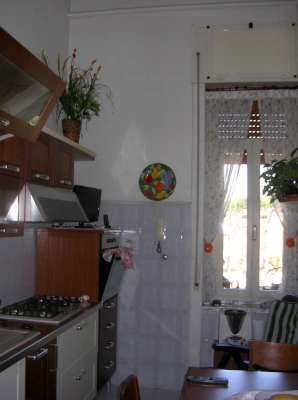 Abitazione in San Giorgio A Cremano (Napoli) Via Lagno 13 (piano primo, interno 13). Composto da: Ingresso, 2 disimpegni, 5 camere, cucina, wc e balconcino + deposito posto auto coperto. Identificativi [N.C.E.U.] Categoria Catastale A4 foglio 8 part. 182 sub. 26, con deposito ad uso esclusivo al foglio 8 part. 182 sub. 11 e posto auto coperto ad uso esclusivo al foglio 8 part. 286 sub. 5.. Mq 165. Libero. Piena proprietà