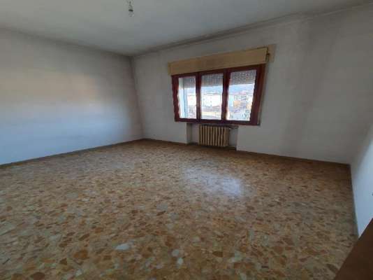 Abitazione in Vittorio Veneto (Treviso) Via Duca D'Aosta 16 (piano terzo, interno 11). Composto da: Ingresso, disimpegno, soggiorno, cucina, due camere, bagno, ripostiglio, tre poggioli + deposito ad uso esclusivo, box auto ad uso esclusivo e deposito ad uso comune. Identificativi [N.C.E.U.] Categoria Catastale A3 foglio 12 part. 950 sub. 14, con deposito ad uso esclusivo al foglio 12 part. 950 sub. 31, box auto ad uso esclusivo al foglio 12 part. 950 sub. 53 e deposito ad uso comune (millesimi di proprietà 50) al foglio 12 part. 950 sub. 64. Mq 100. Libero. Piena proprietà