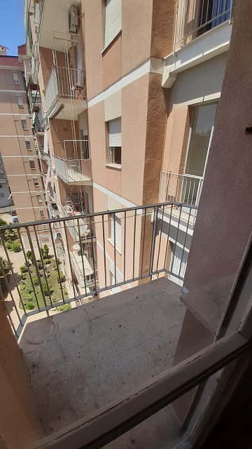 APPARTAMENTO INT.14 DI 5,5 VANI CON ASCENSORE + BALCONI. Dati catastali [N.C.E.U.]: cat.A/3, fg. 837, part.117, sub.10. Sup cat.89. Piena proprietà lotto libero.