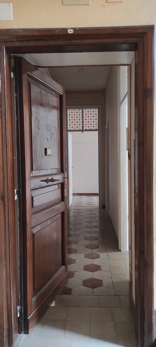 APPARTAMENTO INT.8 DI 3,5 VANI SENZA ASCENSORE + ASSENTE. Dati catastali [N.C.E.U.]: cat.A/4, fg. 516, part.108, sub.29. Sup cat.60. Piena proprietà lotto libero.