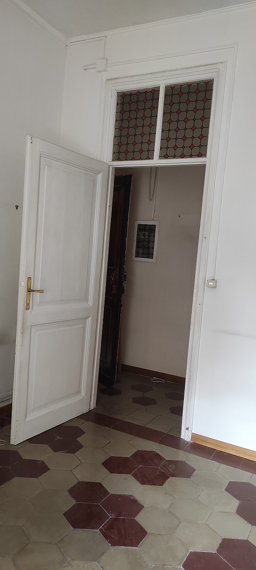 APPARTAMENTO INT.8 DI 3,5 VANI SENZA ASCENSORE + ASSENTE. Dati catastali [N.C.E.U.]: cat.A/4, fg. 516, part.108, sub.29. Sup cat.60. Piena proprietà lotto libero.