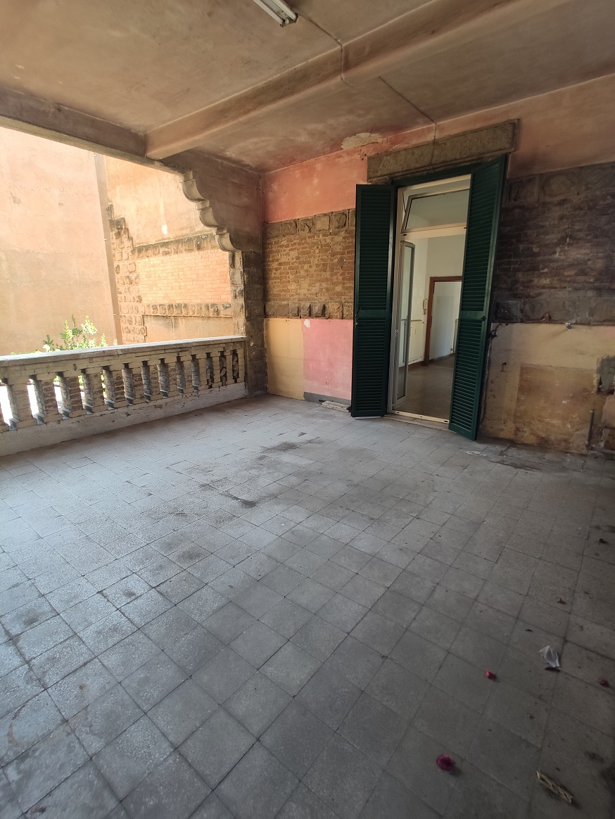 APPARTAMENTO INT.7 DI 3 VANI SENZA ASCENSORE + TERRAZZO. Dati catastali [N.C.E.U.]: cat.A/2, fg. 373, part.44, sub.91. Sup cat.62. Piena proprietà lotto libero.