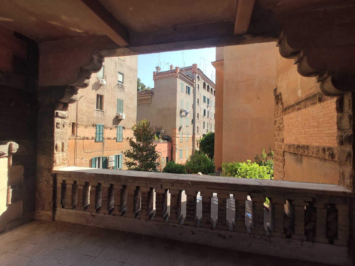 APPARTAMENTO INT.7 DI 3 VANI SENZA ASCENSORE + TERRAZZO. Dati catastali [N.C.E.U.]: cat.A/2, fg. 373, part.44, sub.91. Sup cat.62. Piena proprietà lotto libero.