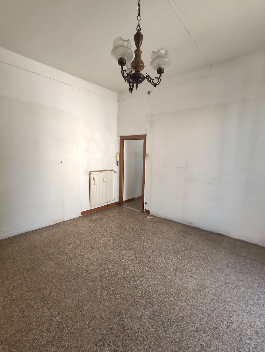 APPARTAMENTO INT.7 DI 3 VANI SENZA ASCENSORE + TERRAZZO. Dati catastali [N.C.E.U.]: cat.A/2, fg. 373, part.44, sub.91. Sup cat.62. Piena proprietà lotto libero.