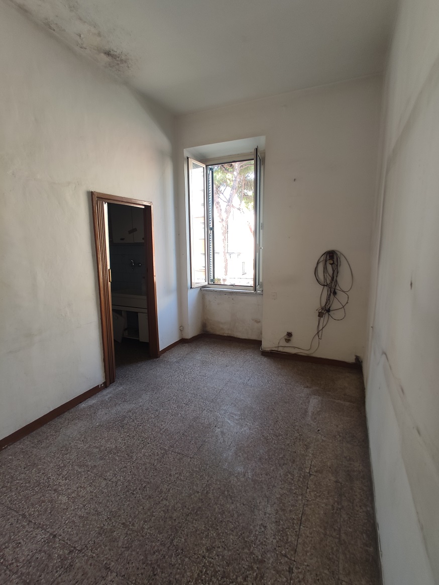 APPARTAMENTO INT.7 DI 3 VANI SENZA ASCENSORE + TERRAZZO. Dati catastali [N.C.E.U.]: cat.A/2, fg. 373, part.44, sub.91. Sup cat.62. Piena proprietà lotto libero.