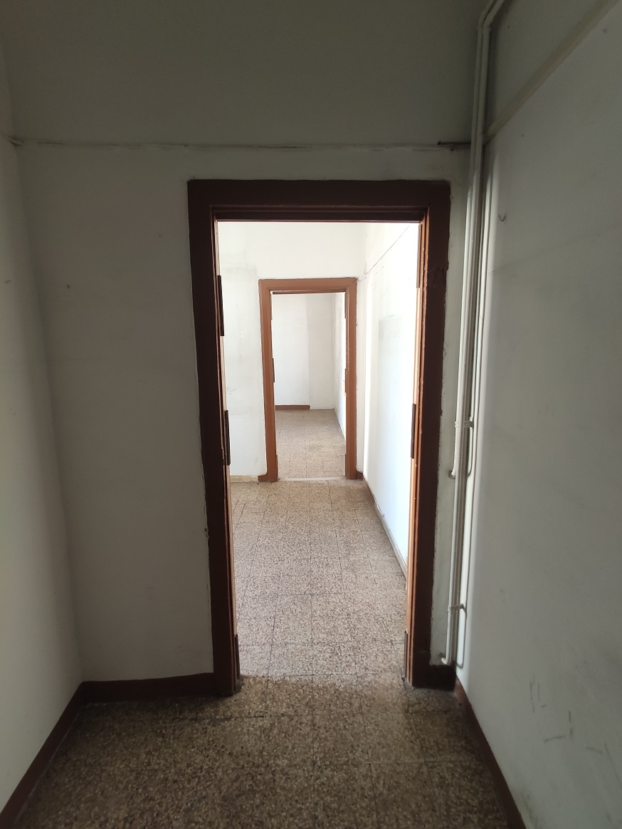 APPARTAMENTO INT.7 DI 3 VANI SENZA ASCENSORE + TERRAZZO. Dati catastali [N.C.E.U.]: cat.A/2, fg. 373, part.44, sub.91. Sup cat.62. Piena proprietà lotto libero.