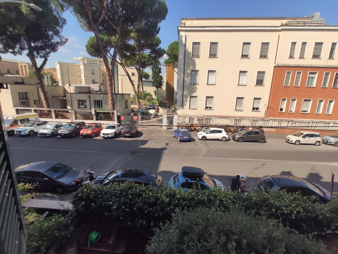 APPARTAMENTO INT.7 DI 3 VANI SENZA ASCENSORE + TERRAZZO. Dati catastali [N.C.E.U.]: cat.A/2, fg. 373, part.44, sub.91. Sup cat.62. Piena proprietà lotto libero.