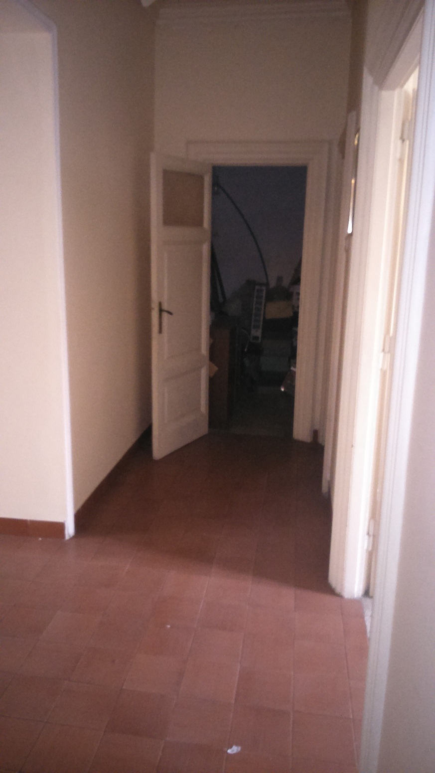 APPARTAMENTO INT.4 DI 6,5 VANI CON ASCENSORE + CANTINE
BALCONI. Dati catastali [N.C.E.U.]: cat.A/2, fg. 502, part.44, sub.14. Sup cat.134. Piena proprietà lotto libero.