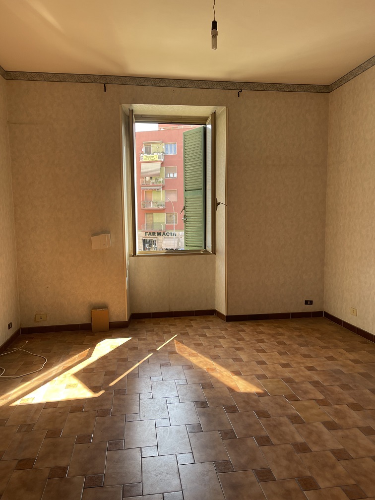 APPARTAMENTO INT.8 DI 5 VANI CON ASCENSORE + ASSENTE. Dati catastali [N.C.E.U.]: cat.A/4, fg. 825, part.19, sub.11. Sup cat.74. Piena proprietà lotto libero.