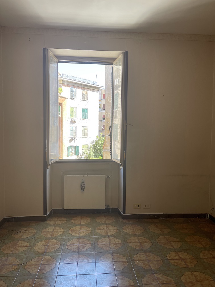 APPARTAMENTO INT.8 DI 5 VANI CON ASCENSORE + ASSENTE. Dati catastali [N.C.E.U.]: cat.A/4, fg. 825, part.19, sub.11. Sup cat.74. Piena proprietà lotto libero.