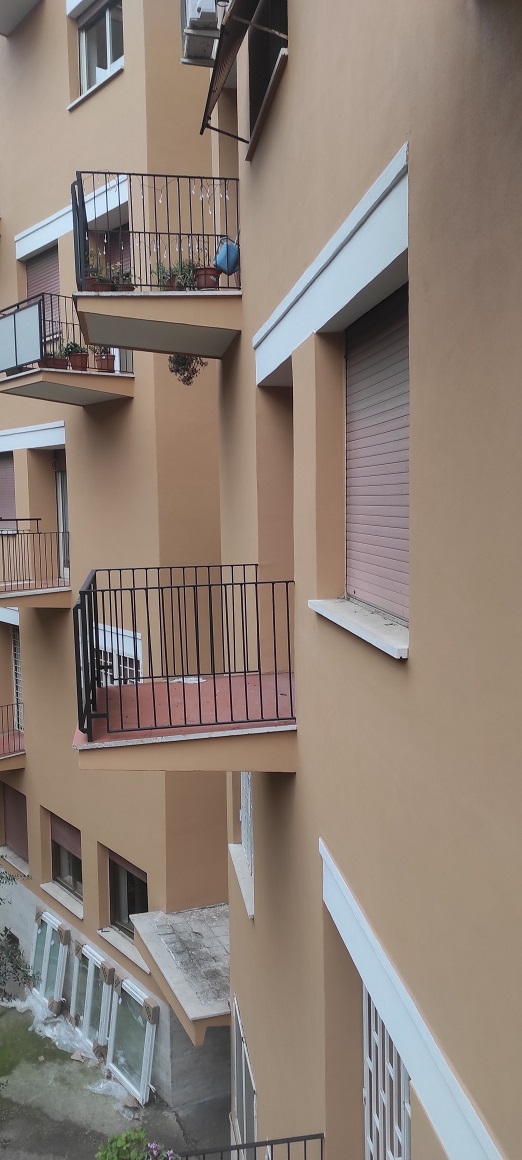 APPARTAMENTO INT.12 DI 6,5 VANI CON ASCENSORE + BALCONI. Dati catastali [N.C.E.U.]: cat.A/3, fg. 845, part.267, sub.123. Sup cat.127. Piena proprietà lotto libero.