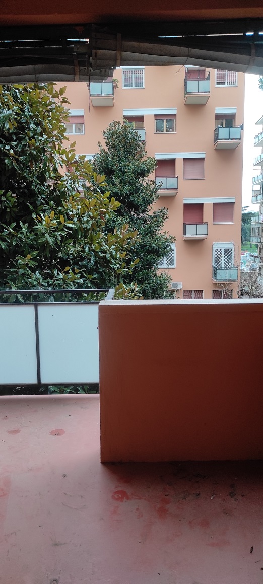APPARTAMENTO INT.12 DI 6,5 VANI CON ASCENSORE + BALCONI. Dati catastali [N.C.E.U.]: cat.A/3, fg. 845, part.267, sub.123. Sup cat.127. Piena proprietà lotto libero.