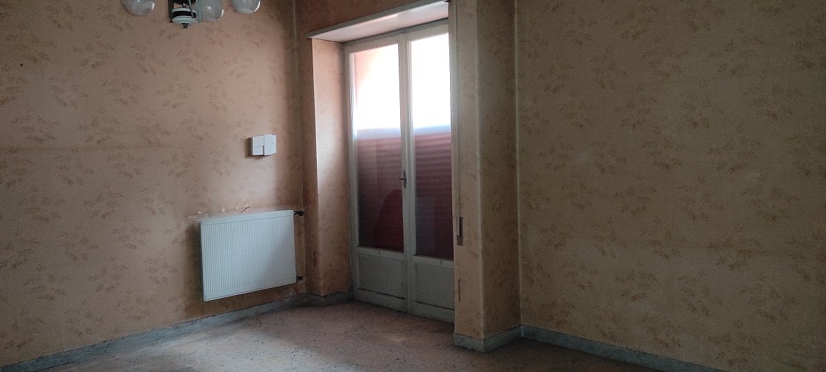 APPARTAMENTO INT.12 DI 6,5 VANI CON ASCENSORE + BALCONI. Dati catastali [N.C.E.U.]: cat.A/3, fg. 845, part.267, sub.123. Sup cat.127. Piena proprietà lotto libero.