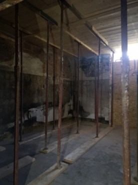 Il complesso immobiliare è costituito da un edificio minore denominato “Chiosco del portiere” posto in prossimità di uno dei due accessi. “Villa San Giuseppe” un edificio risalente al XV secolo che divenuto di proprietà della Croce Rossa Italiana è stato adibito ad uso ospedaliero. “La Villetta” un edificio destinato a civile abitazione con scuderia, serra, rimessa, concimaia e casa del casiere. Alcuni locali, un tempo destinati a limonaia, furono trasformati in saletta cinematografica e piccolo teatro. Il terreno di pertinenza nasce in parte come parco monumentale a servizio della Villa ed in parte come terreno coltivato a vigneto e frutteto. Lo stato manutentivo generale, alla luce del sopralluogo interno eseguito può definirsi di avanzato degrado. Terreno 32.013 mc.