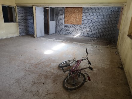 Il complesso immobiliare è costituito da un edificio minore denominato “Chiosco del portiere” posto in prossimità di uno dei due accessi. “Villa San Giuseppe” un edificio risalente al XV secolo che divenuto di proprietà della Croce Rossa Italiana è stato adibito ad uso ospedaliero. “La Villetta” un edificio destinato a civile abitazione con scuderia, serra, rimessa, concimaia e casa del casiere. Alcuni locali, un tempo destinati a limonaia, furono trasformati in saletta cinematografica e piccolo teatro. Il terreno di pertinenza nasce in parte come parco monumentale a servizio della Villa ed in parte come terreno coltivato a vigneto e frutteto. Lo stato manutentivo generale, alla luce del sopralluogo interno eseguito può definirsi di avanzato degrado. Terreno 32.013 mc.